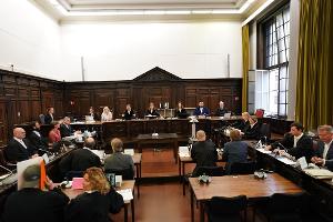 Einer der Verteidiger ist mit einem Befangenheitsantrag gegen das Gericht gescheitert. (Archivbild)