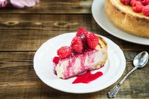 Luftiger Himbeer-Vanille-Obstkuchen