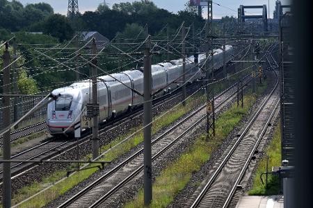 Der Fernverkehr wird über Stendal und Uelzen umgeleitet.