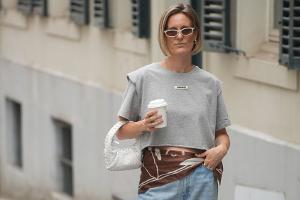 Sommertrend 2025: Seidentücher schmücken jetzt die Taille