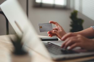 Bezahlmethoden beim Onlineshopping – Das sind die Vor- und Nachteile