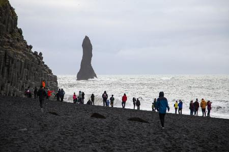 Am Strand Reynisfjara kam es am Wochenende zu einem tragischen Unglück. (Archivbild)