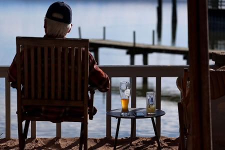 Knapp ein Drittel der Befragten verzichtet vollständig auf Alkohol (Archivbild).
