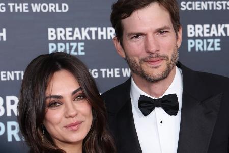 Ashton Kutcher und Mila Kunis: Verliebter Auftritt bei Backstreet Boys