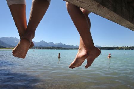 Berührt ein Zeh beim Beine-Baumeln die Wasseroberfläche, kann es in seltenen Fällen vorkommen, dass ein Hecht ihn für einen Fisch hält. 