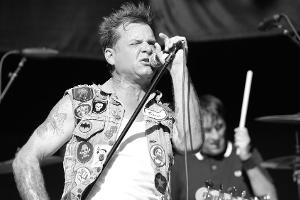 Krebskampf: Die tragische Geschichte von Junkyard-Sänger David Roach