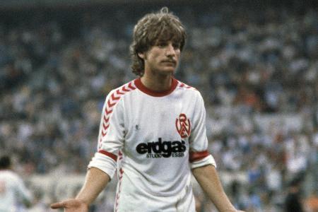 Schweigeminute für Mill beim Pokalspiel zwischen RWE und BVB