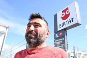 Muzayfe Doganer, Vorsitzender des Betriebsrats beim Dönerspieß-Hersteller Birtat freut sich über den Tarifabschluss. (Foto aktuell)