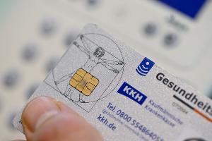 Hier können Rezepte gespeichert werden: Elektronische Gesundheitskarte. (Archivbild)