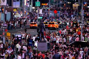 Im nächtlichen Treiben des Times Square wurden drei Menschen durch Schüsse verletzt. (Symbolbild)