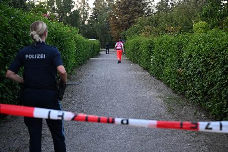 Die Polizei ist in der Kleingartenanlage im Einsatz.