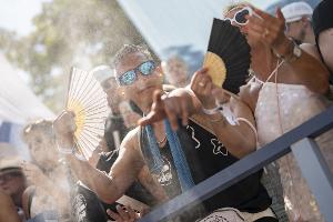 Fächer waren wegen der großen Hitze ein wichtiges Parade-Accessoire.