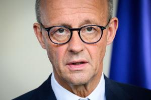 Kanzler Friedrich Merz versucht, die Wogen im Streit über die Nahost-Politik zu glätten. (Archivbild)
