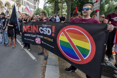 Ein Gegenprotest aus dem rechten Spektrum folgte dem CSD.