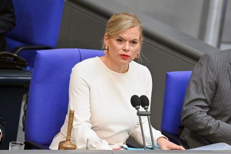 Bundestagspräsidentin Klöckner will die Arbeit des Parlaments künftig auch auf Tiktok vorstellen. (Archivbild)