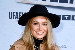 "Sommerurlaub anders vorgestellt": Lola Weippert liegt im Krankenhaus