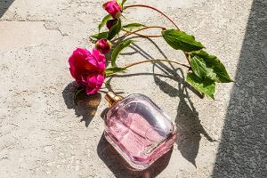 Parfüm und Kosmetik im Sommer richtig aufbewahren