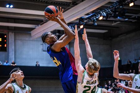 2,10 m mit 13 Jahren: Barcas Basketballer befördern Dabone