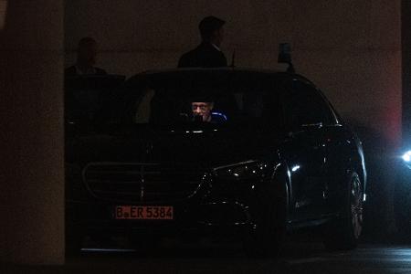 Merz verließ das Kanzleramt erst nach Mitternacht.