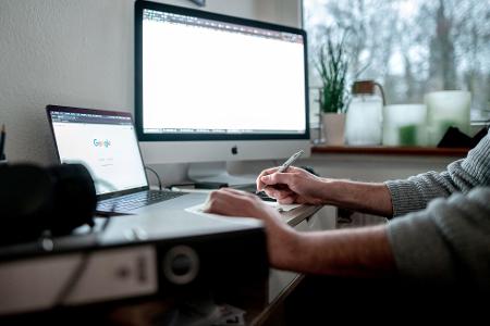  Spätestens seit der Corona-Pandemie gehören Homeoffice-Angebote bei vielen Unternehmen zum Alltag. (Symbolbild)