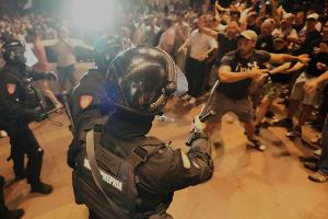 Laut Staatschef Vucic wurden Dutzende Zivilisten und auch mehrere Militärpolizisten verletzt. (Archivbild)