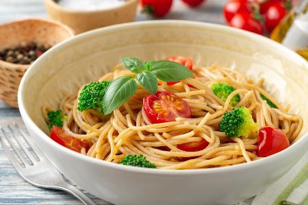 Italienischer Genuss: Spaghetti alla Chitarra mit Brokkoli und Tomaten