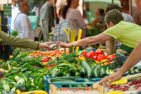 Bei Salat liegt der deutsche Selbstversorgungsgrad etwas höher als bei anderen Gemüsearten. (Archivbild)