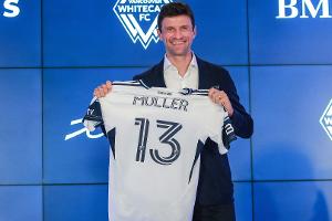 "Knie wie ein 15-Jähriger": Müller offen für Kunstrasen