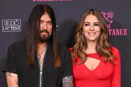 Süßes Geständnis: Billy Ray Cyrus gibt Liz Hurley Gitarrenunterricht