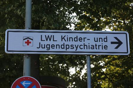 Grund für den Unterbringungsbeschluss war nach dpa-Informationen, dass die 13-Jährige islamistische Gewaltfantasien geäußert hatte.