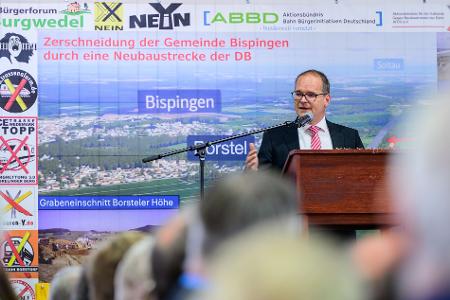 Grant Hendrik Tonne (SPD), Minister für Wirtschaft, Verkehr und Bauen von Niedersachsen, spricht beim 