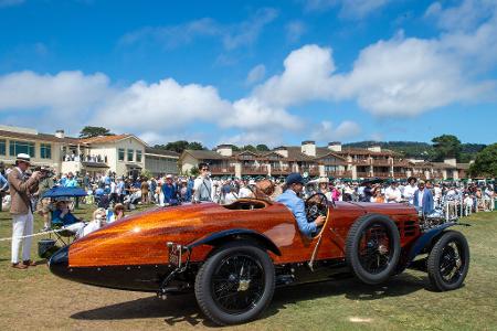 Die Karosserie des Rennwagens besteht aus einzeln zugeschnittenen Streifen Mahagoniholz, die mit 8.500 Nieten gehalten werden.