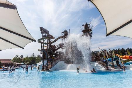 Der 31-jährige Verdächtige soll am Samstagmittag in das Erlebnisbad gekommen sein. (Archivbild)