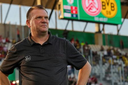 Essen-Trainer Koschinat joggt zum Pokalspiel