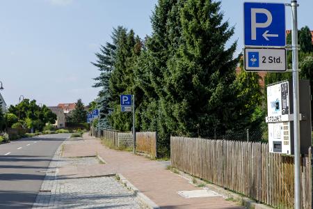 Im Örtchen Störmthal sind die Menschen verstimmt über eine Vielzahl von Parkschildern.