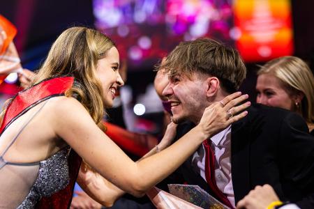 Busiks Schwester ist Ärztin und wurde Anfang des Jahres als 