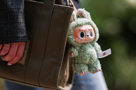 Labubu Dolls: Das süßeste oder hässlichste Mode-Accessoire 2025?