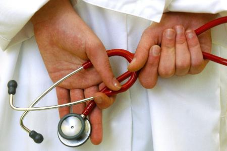 Viele Patienten halten vom Arzt empfohlene Selbstzahler-Leistungen für sinnvoll. (Archivbild)