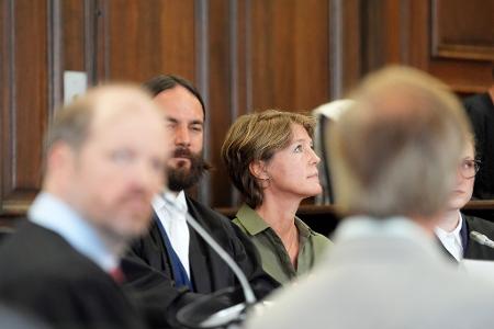 Die Unternehmerin Christina Block stellt sich als Angeklagte den Fragen des Hamburger Landgerichts.