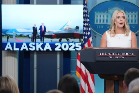 Trumps Sprecherin bekräftigte, dass Putin einem Treffen mit Selenskyj zugestimmt habe.