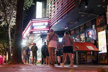 Die Reeperbahn ist auch für Touristen ein beliebtes Ziel. 