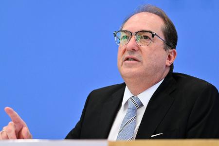 Bundesinnenminister Alexander Dobrindt (CSU) will die angekündigte Speicherpflicht für IP-Adressen zügig umsetzen.