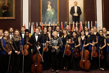 Mit über 80: Ex-Königin Beatrix und ihre Schwester im Dienst der Krone