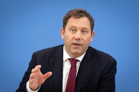 Der Vizekanzler erwartet Spar-Vorschläge von seinen Kabinettskollegen. 