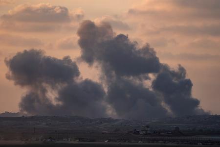 Israels Armee greift im Gazastreifen weiter an. (Archivbild) 