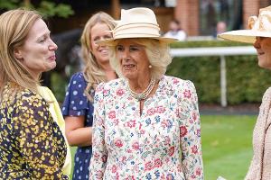 Königin Camilla unterbricht Sommerurlaub für Trip ohne König Charles