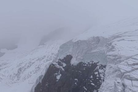 Aktuell herrscht in der Gegend hohe Lawinengefahr.