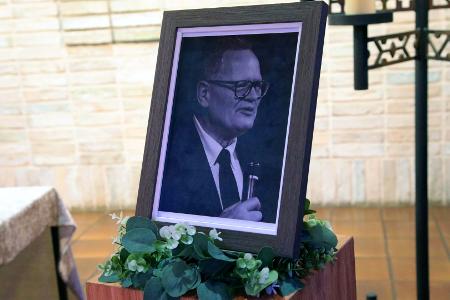 Auf Schalker Fanfeld: Potofski in Gelsenkirchen beigesetzt