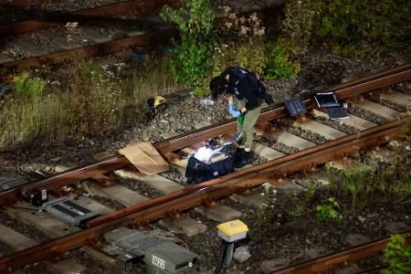 Auch der Staatsschutz soll den Angaben zufolge vor Ort gewesen sein.