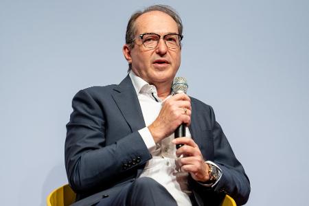 Dobrindt sprach mit Blick auf die Ampel von einem geerbten Problem. 